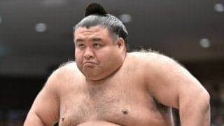 高安が休場　３日目の平戸海戦で土俵下に転落