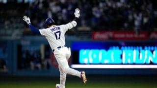 大谷翔平が天を仰ぐ姿に山本由伸も大爆笑→指さし＆モノマネ　同点被弾直後の一発に右腕も喜び爆発