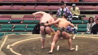 「変形一本背負い」「すごいの出た」巨漢力士が絶体絶命から“大技”で驚異の大逆転 館内騒然