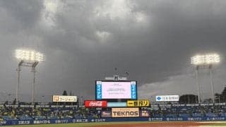 ヤクルト－阪神戦が開始１５分遅延　午後５時過ぎから降り始めた雨で　ヤクルトはリーグトップ５勝の山野　阪神は３試合連続完封の高橋が先発予定