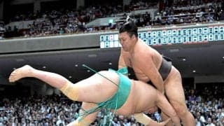 大関復帰の霧島が無傷４連勝も一瞬ヒヤリ　一山本に押し込まれながら、辛うじてはたき込み