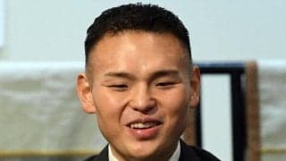 「ふくらはぎは現役ですね。すごい」激ヤセ話題の元貴景勝、近影に反響　優勝額バックの姿に「同じ人物とは思えない」も変わらぬ体の一部に反響「痩せても・・・」