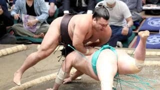 大関・霧島、一山本をはたき込んで無傷の４連勝　後退し「少し危なかった」