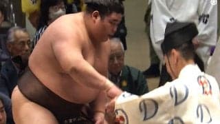伯乃富士、取組後の懸賞での所作が波紋「そりゃ腕も上がらない」擁護の声も 一体、なぜ？