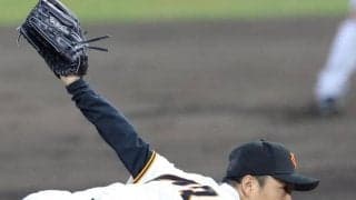 巨人・則本まさか降板直後に移籍後初＆３８１日ぶり勝利消滅　八回に大勢が同点ソロ被弾　７回無失点の好投実らずも大勢を出迎えて肩たたく