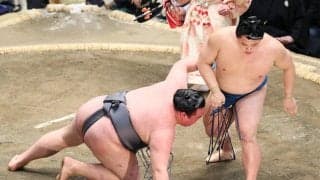 琴栄峰が平幕唯一の無傷４連勝　身長１９５センチの金峰山をがっぷり四つから下手投げ「今場所は体が動いている」
