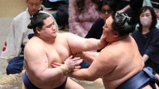 ４１歳の鉄人、玉鷲は５連敗　幕内在位１００場所目で苦戦続く　右膝に大きなサポーター