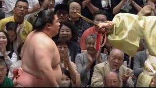 「何で今ので勝つんだ」「瞬間移動」宇良、絶体絶命から“驚異の動き”で大逆転 元若の里も称賛「普通だったら押し出されます」