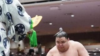 三段目旭富士が序ノ口デビューから決定戦含め19連勝　隠岐の浜を寄り切り