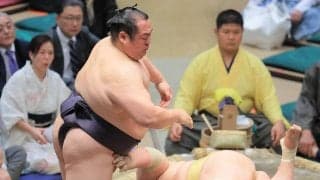 友風が３勝目　取り直しの一番も得意技で決めた　「一喜一憂しないで一日一番です」