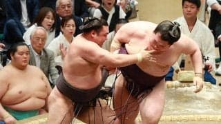 結びで木村庄之助が霧島に接触　尾上審判長「人間だから。行司さんも大変ですよ」