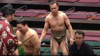 「出た！十八番」現役最軽量力士、体重差2倍超を覆す…先々場所から“7連続同じ珍手”で白星の快挙に驚きと称賛