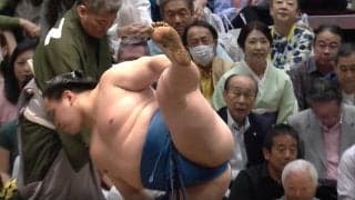 「もうちょっと止めろ」話題の超美しい四股の“所作”は本場所仕様？ 荒磯親方「逆なんですよね」館内喝采の光景に意外な秘話