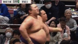 「えぇ！」一体、何が？ 土俵を割った力士に軍配で館内騒然 直後のアナウンスに「あぁ！」納得の声 「こんな熱戦にこんなオチが」の反応も