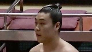 「力士には見えない」「普通のお兄さん」超モデル体型のイケメン力士、破竹の4連勝 「ギャップがすごい」取組の迫力に驚き 