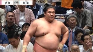 宇良の上体が「90度」に曲がった！ “曲者”対決で衝撃の光景 取り直しの熱戦に館内沸騰