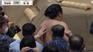 「今日も翔猿が観客席の中に」実況アナ言及の2日連続“客席ダイブ” 熱戦の一コマに「今日も飛んだ」またも話題