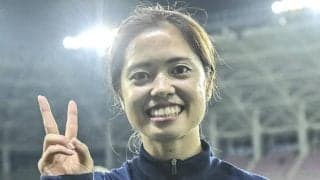 ｢唯ちゃん愛されてるねえ｣マイクを手にした長谷川唯にファン大合唱！ マンC女子優勝祝賀会で“YUIコール”が沸き起こる！｢可愛い～｣｢ピッチを離れると照れ屋さん｣