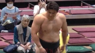 「幕下と思えない」22歳逸材力士が“2度も勘違い” 圧勝の取組後にまたも…初々しい珍事に館内から笑い、本人も照れ笑い
