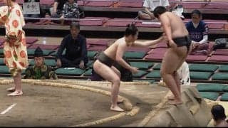 負けた力士へ…押し出した直後の光景に「えらい」「やさしみ」 勝った力士の“行動”が反響呼ぶ