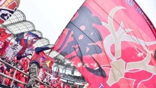 空中戦に強いサポーター!?｢ないすヘディング！笑｣ゴール裏スタンドでの鹿島サポ“渾身のヘディング”をJ公式が紹介！｢すごいw｣｢植田直通と関川郁万の系譜を継いでる｣