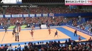 守備範囲が広すぎる！男子バレー・東レ静岡がまさかの“衝撃プレー” 観客席の椅子を飛び越える→右手一本“昇竜拳レシーブ”