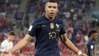 歴代最多ゴールまで4点！ フランス代表入りに賛否渦巻くエムバペ、幼少期の“秘蔵ショット”と共にW杯への覚悟を投稿｢夢を見せてくれ｣