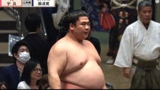 「なんだこのちいかわは」「ドヤ歩き最高」覚醒した宇良、藤凌駕を豪快にぶん投げる「決めた後の足がセクシーすぎw」自信満々リアクションにファン大興奮