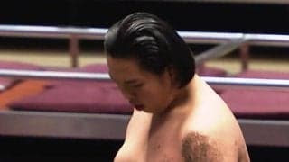 「何頭身？」「顔ちっさ」15歳、身長190センチの“ざんばら”力士に「手足も長い」ファン熱視線