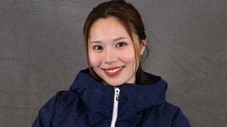 「追っかけられたい」25歳モーグル女子、白バイ隊員に！？ 笑顔で敬礼ポーズも…「赤の制服もとってもお似合いですね！」