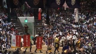 「いま何かと話題の…」大相撲、ひと際“目を引く”懸賞旗にファン驚き 「タイミングが絶妙すぎる」一体、何が起こった？