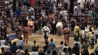 「あぁ、土俵に穴が」「なんか出てきた」大相撲、千秋楽の最後に驚きの光景「初めて見た」ファン興味津々
