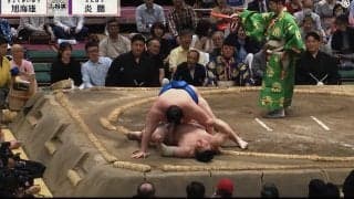 「ヤバい倒れ方」炎鵬の脚がアブナイな方向で…土俵際の決着にファン“ひやり” 館内静まり返るも安堵の拍手