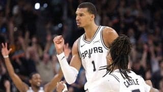 スパーズがホームでサンダーに快勝…ウェンバンヤマが33得点をマークし、シリーズを2勝2敗のタイに導く