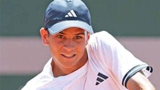  19歳 完勝で全仏OP初白星 