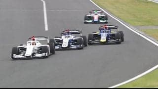 日本最速レースで「3ワイド！」 鈴鹿で魅せた“2台同時抜き” 珠玉の超接近戦、一気に抜き去る圧巻後継に熱視線
