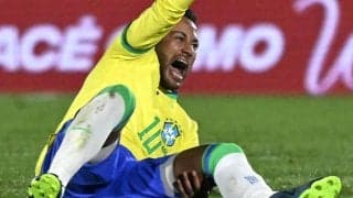 王国に激震　ネイマールの重症度を所属クラブが“隠蔽”？　ブラジル国内で批判渦巻く偉才を巡る舞台裏「サントスが嘘をついた」