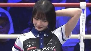 「この美人は誰？」ラウンドガールにまさかの人物 異色のラウガ姿が話題 「足なが！！」貴重な姿に反響相次ぐ