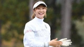 “かわいすぎる”始球式でも評判の22歳女子プロゴルファーの最新オフショットが話題「そんなに肩出して」白のオールインワンを披露