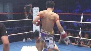 「背中が“くの字”に…」空手世界王者が称賛の秒殺KO 「顔面にもヒザが…」実況驚き
