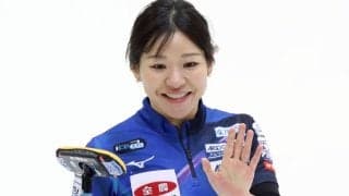 「素晴らしい腹筋」カーリング吉田知那美、黒タンクトップから“美ウエスト”がチラリ　図書館でのリフレッシュ姿も披露