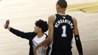 ファイナル初戦でコートに乱入した男へ、NBAの全アリーナから永久追放処分