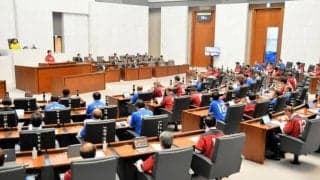 J1鹿島と水戸の活躍にエール　県議有志がユニホーム着用し議場に