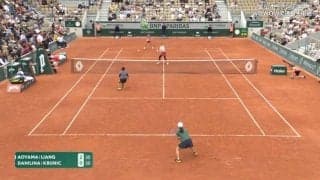 コンマ秒レベルの壮絶打ち合い！ダブルス青山修子のペア相手が魅せた“ボレー合戦”に「ワオ〜！」ファン大歓声