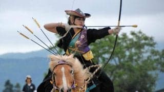 やぶさめ競技全国大会、馬産地の岩手・遠野で　「老若男女ができる」