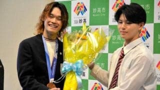 五輪スノボ銀の山田選手　妙高で表彰式「実はビビリ。次は金めざす」