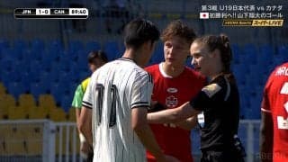 U-19日本代表戦で小競り合い勃発→主審が慌てて仲裁 18歳新鋭FWの“強気な振る舞い”にファン反応「気持ち入ってるな」