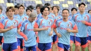 南野拓実が合流「100%チームのため」　W杯選外もメンターとして