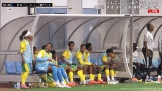 「気が早いぞ笑」なでしこ撃破の南アフリカ女子代表、まさかのフライング歓喜！裸足の乱入者に「仲間に笑われとるやんけ」