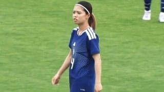 「やっぱり別格」長谷川唯の“鬼キープ→華麗ターン”にファン衝撃！引っ張られても無双「うめぇ」「球際でも負けない」